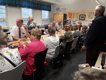 Kahvitus Toimintakeskuksessa

Kuva Anja Virta