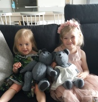 Luovat kädet asettuu latautumaan tulevaan,eli lomailemaan. Kuvissa kevään tuotoksia,osa on jo matkannut maailmalle. Kuvat Sirkka Hulkkonen ja Anja Virta
