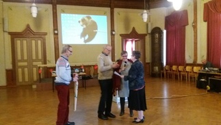  Leena Kuusistolle hopeinen ansiomerkki
Kuva Veijo Virtanen